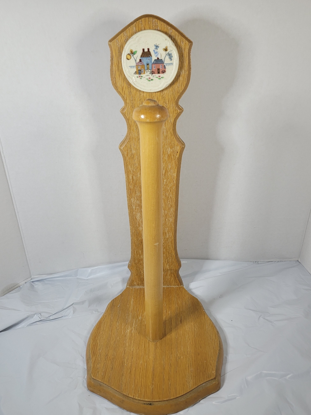 International Heartland Farmhouse Houses Vintage Light Wooden Paper Towel Holder